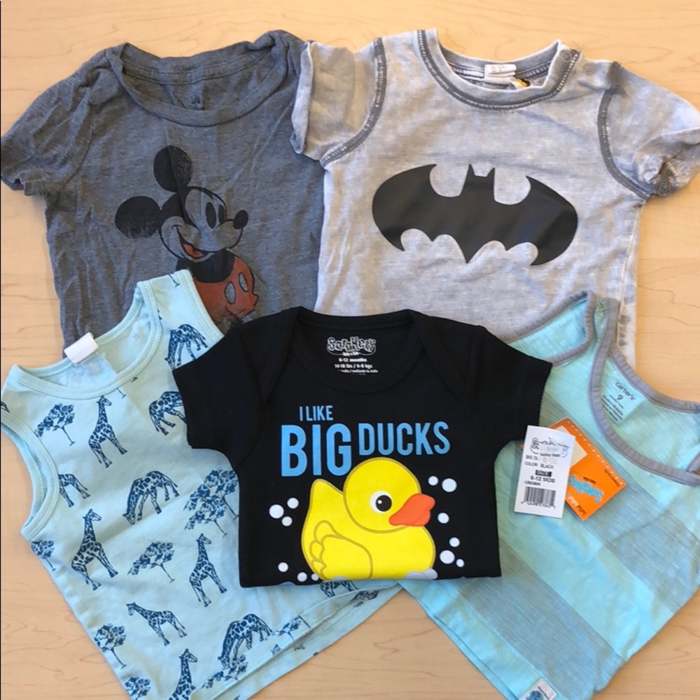 Two tanks, two T-shirt’s, and a onesie! 6-12 Mths